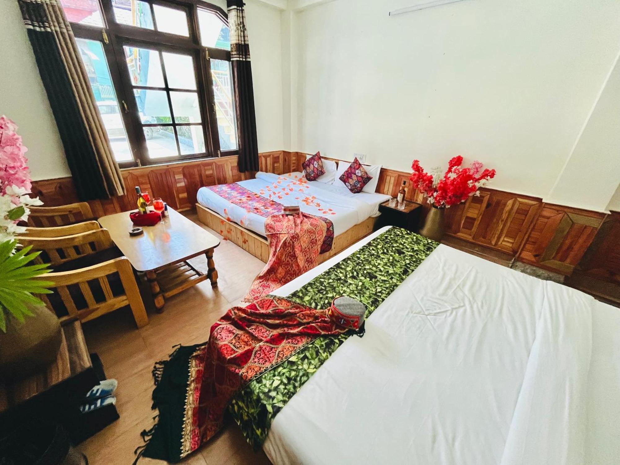 Hotel Brownie River View 卡索尔 外观 照片